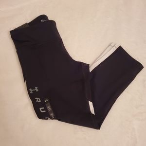 📢SALE BRAND NEW! Under Armour  Women's Compression Mid Rise Capri Leggings
